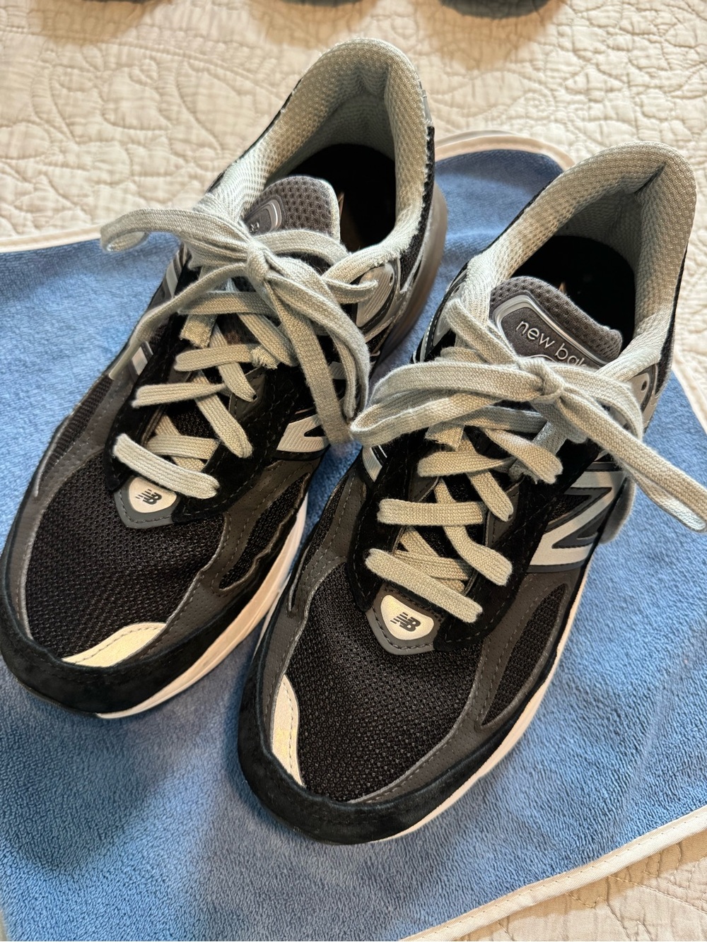 New Balance Men's Black and Gray Athletic Sneakers
